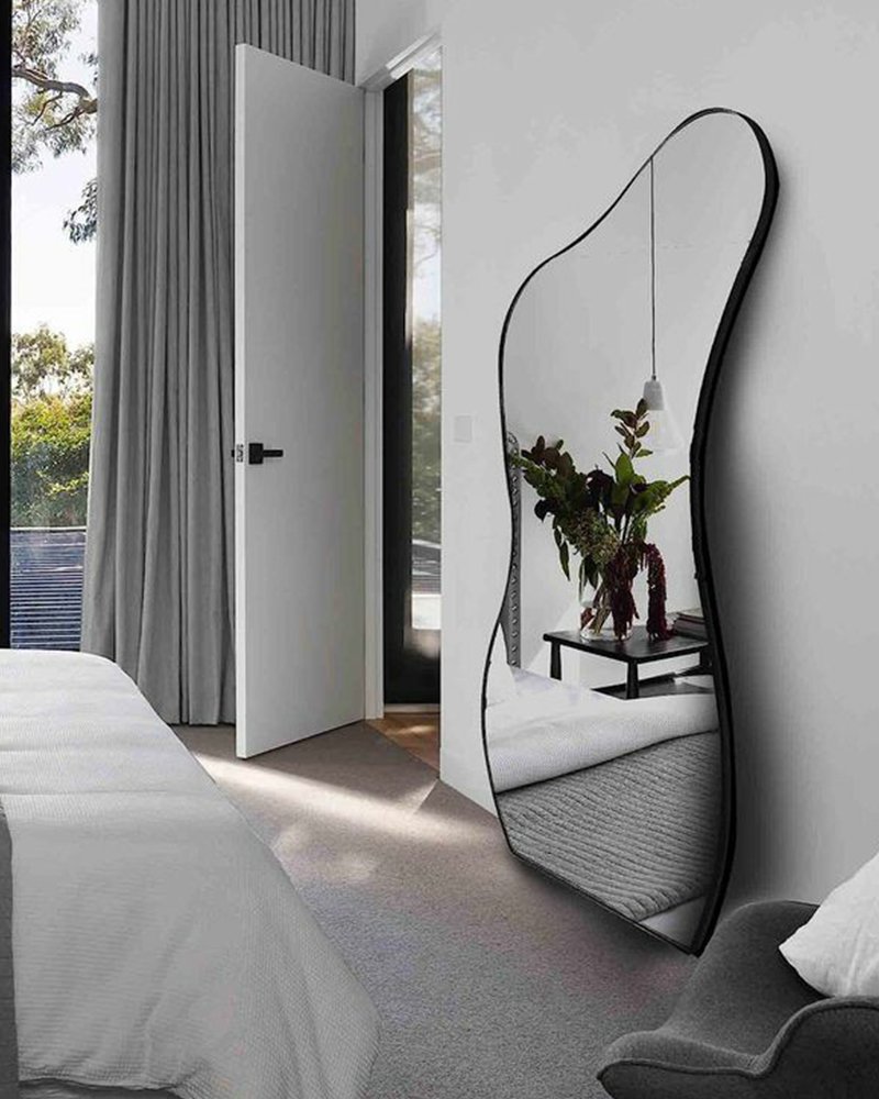 Espelho Corpo Inteiro Grande Retrô Orgânico 170x70cm Moldura em Couro Preto - Mod_ Curves