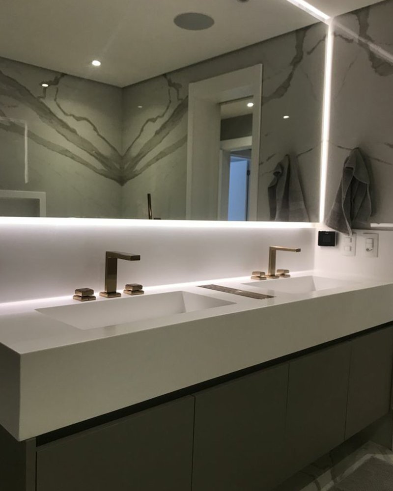 Tampo esculpido em Corian